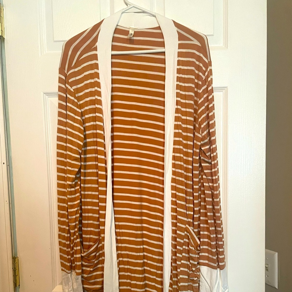 Magic Fit Long Sleeve Cardigan. Size XLarge.